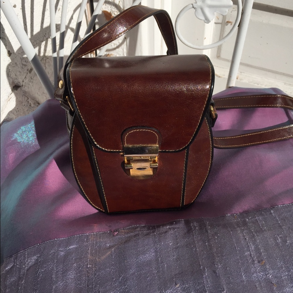 Cross body men’s or women’s all leather bag